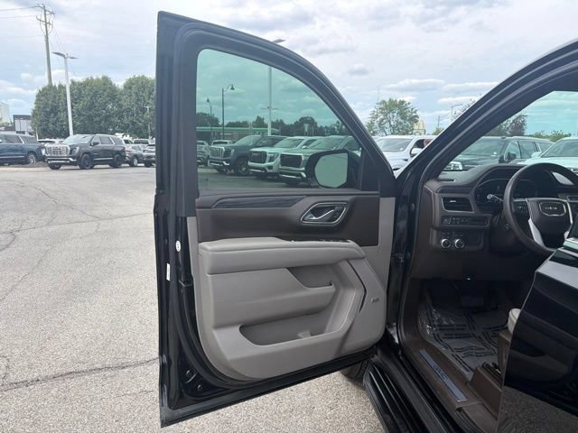 Used 2022 GMC Yukon SLT w/ SLT Premium Package AWD/4WD image 26