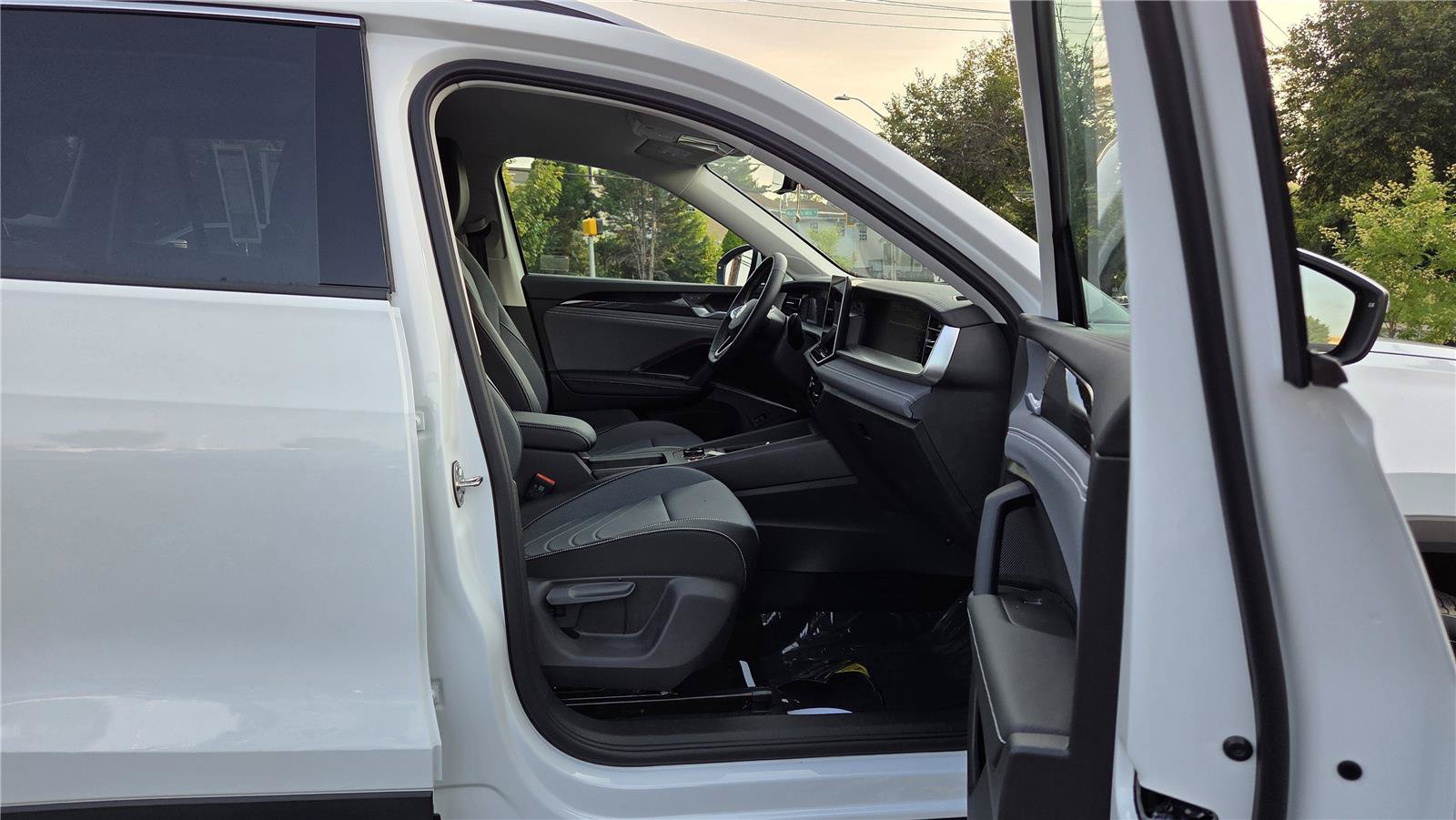 New 2026 Volkswagen Tiguan SE AWD/4WD image 28