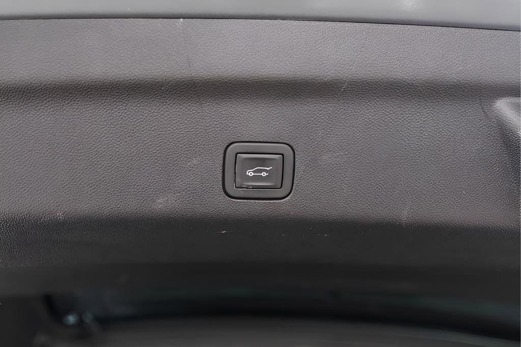 Used 2025 GMC Yukon Denali image 40