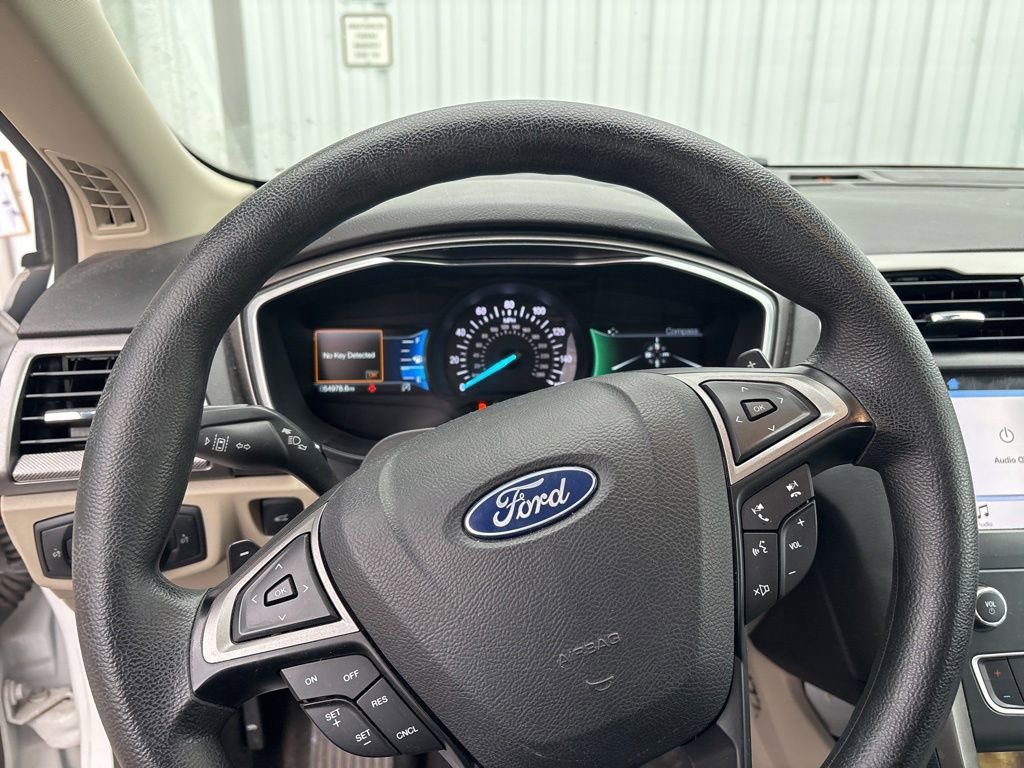 Used 2019 Ford Fusion SE FWD image 16