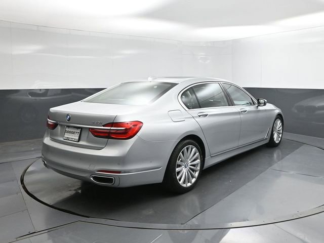 Used 2016 BMW 740i image 8