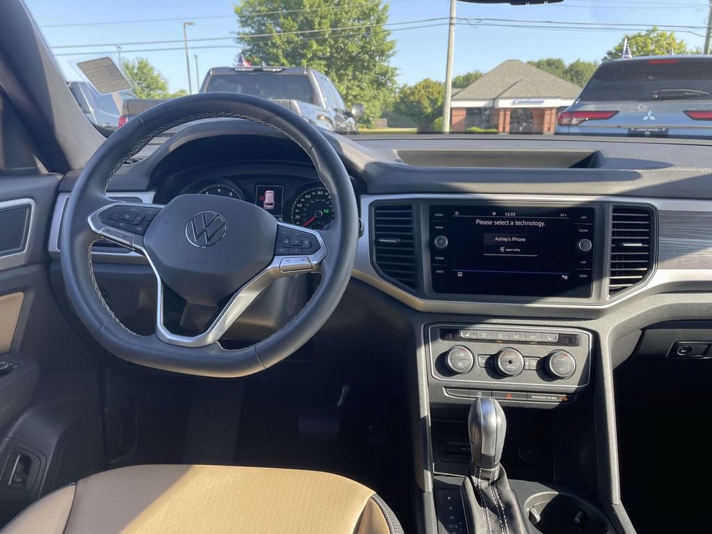 Certified 2021 Volkswagen Atlas Cross Sport SE w/ Panoramic Sunroof Package FWD image 14