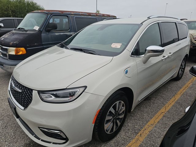 Used 2021 Chrysler Pacifica Limited w/ Uconnect Theater Family Group image 1