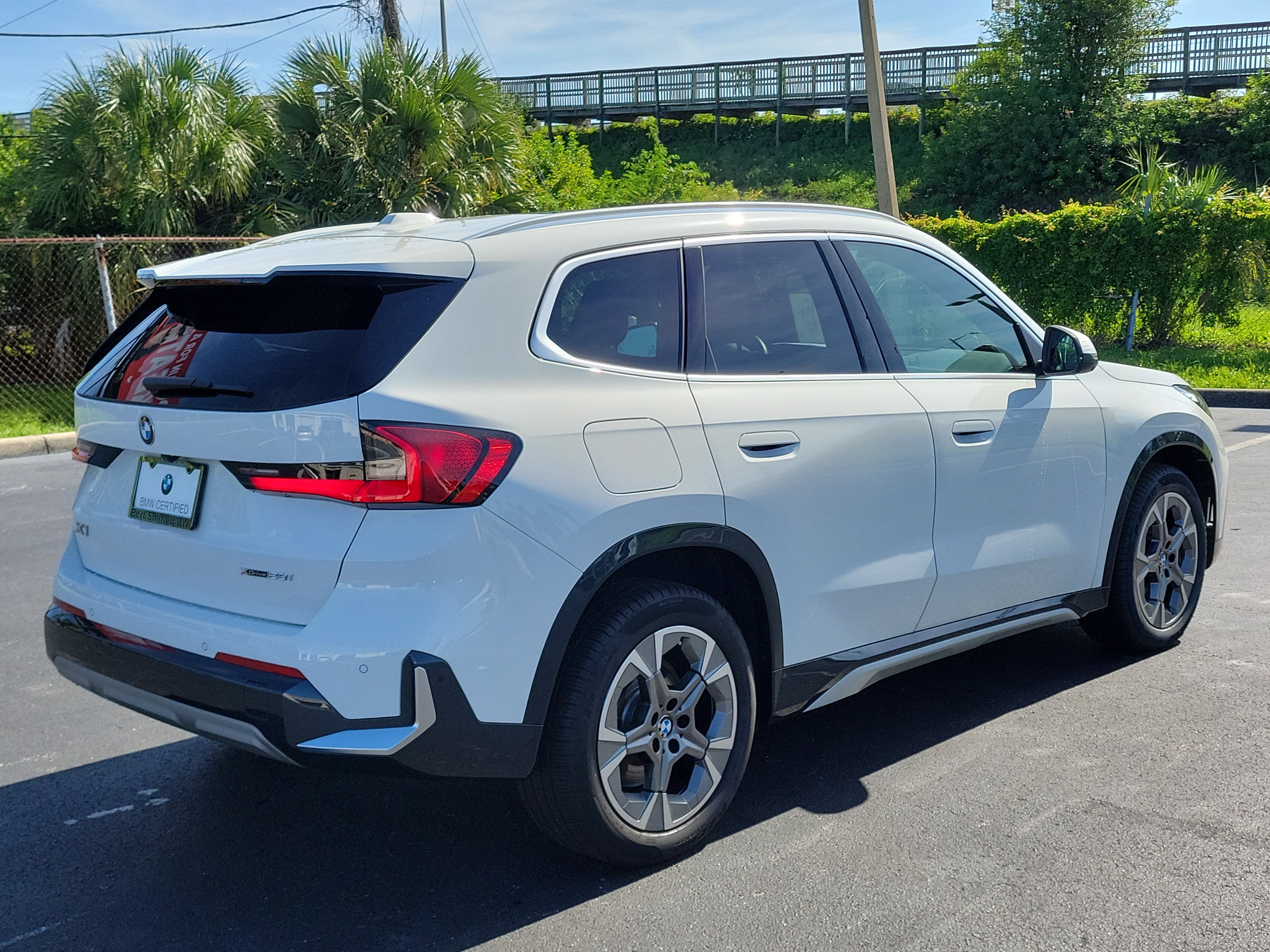 Used 2024 BMW X1 xDrive28i w/ Premium Package AWD/4WD image 3