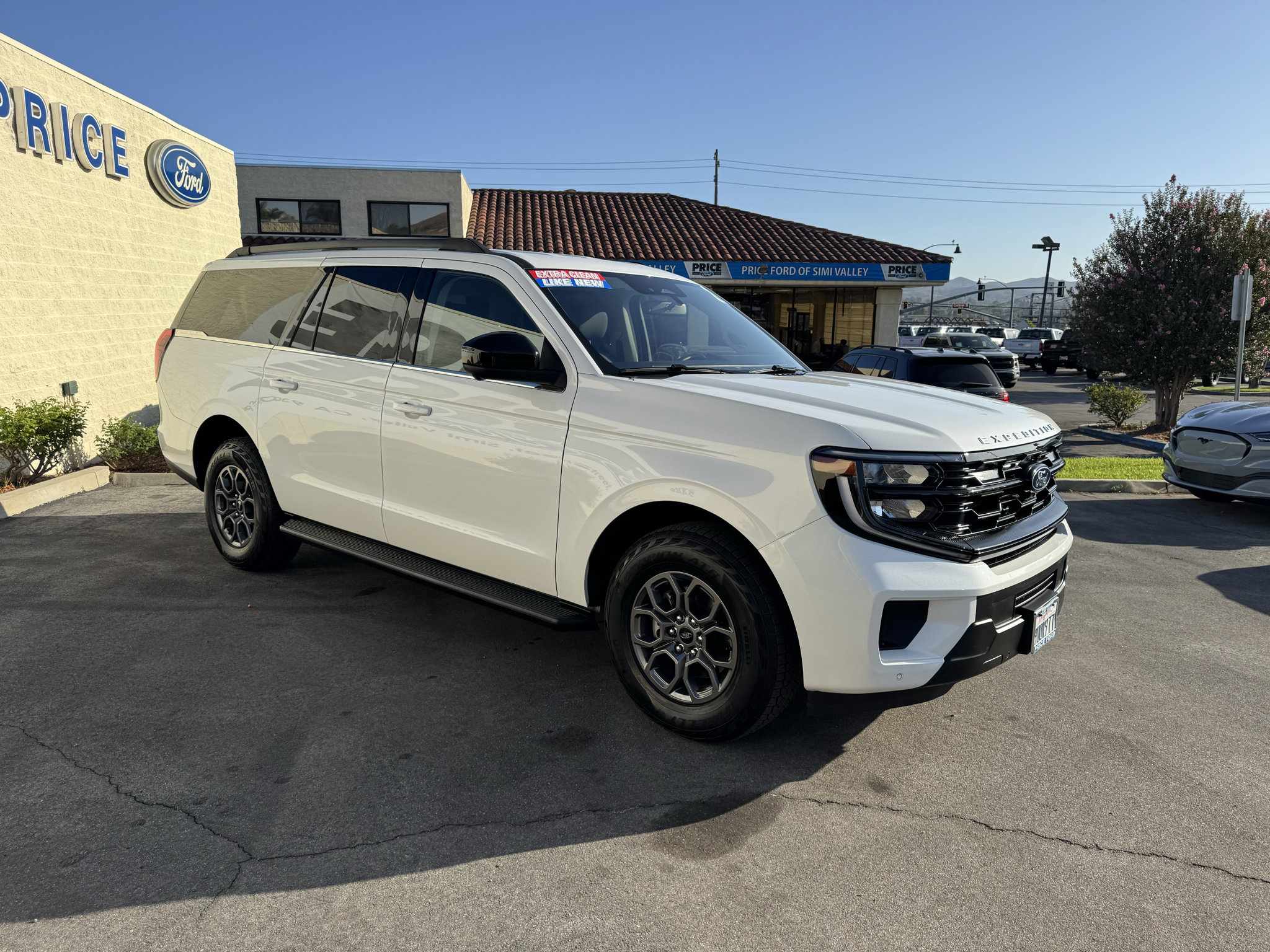 Used 2025 Ford Expedition Max Active RWD image 3