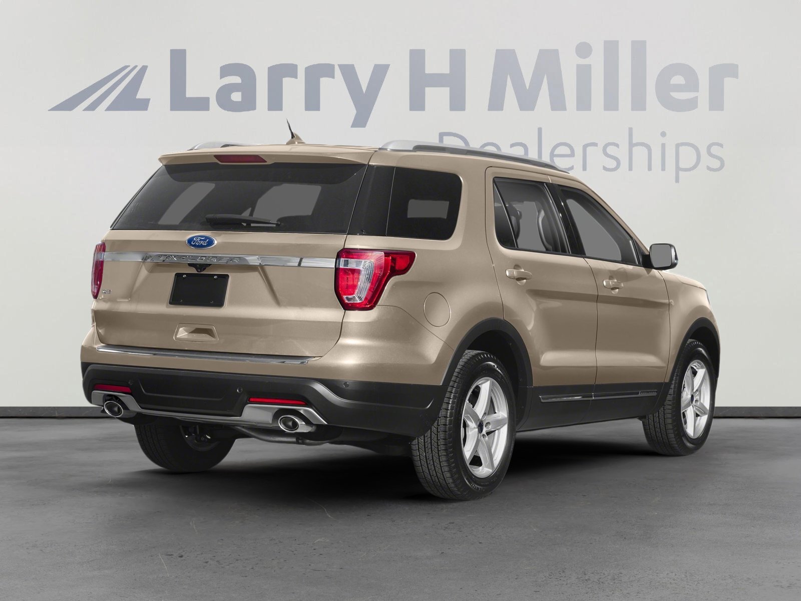 Used 2018 Ford Explorer XLT w/ Equipment Group 202A image 2