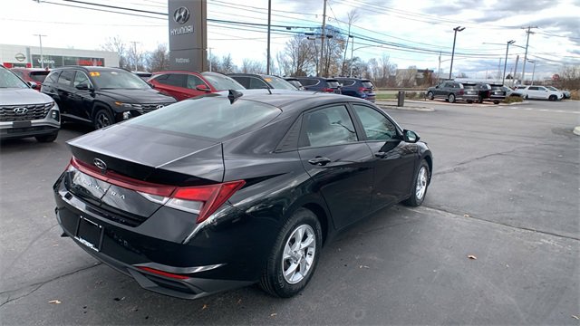 Used 2023 Hyundai Elantra SE image 5