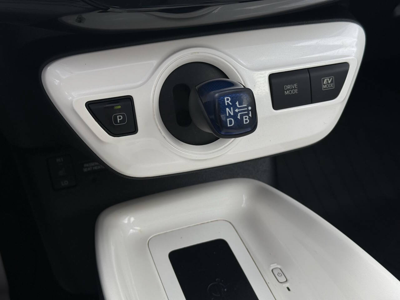Used 2016 Toyota Prius Four w/ Advanced Technology Package FWD image 22