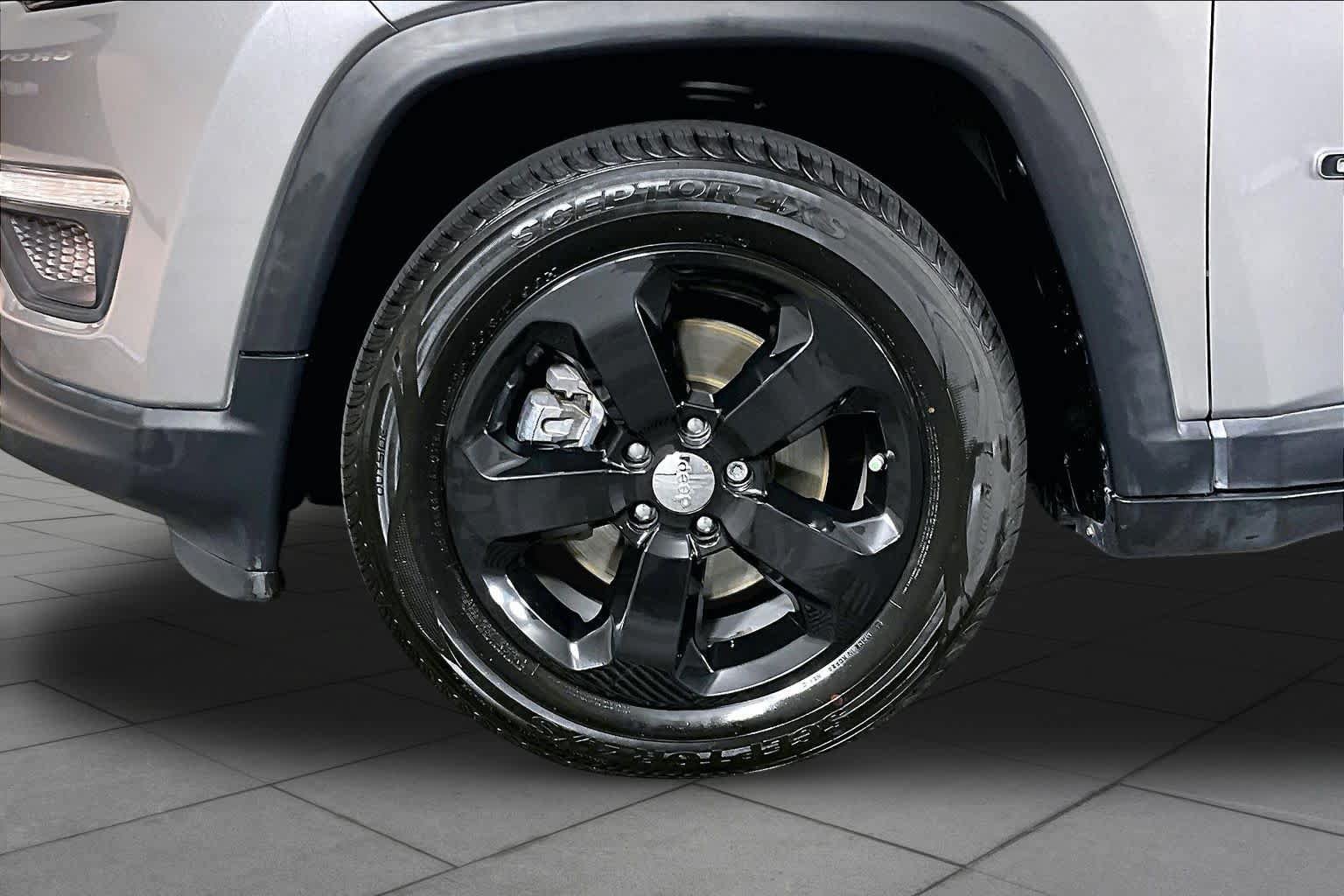 Used 2021 Jeep Compass Latitude FWD image 10