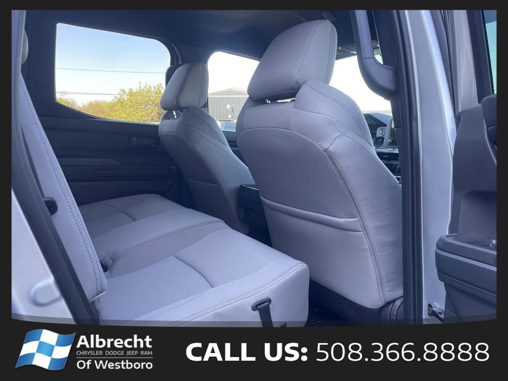 Used 2025 Toyota Tacoma SR5 AWD/4WD image 17