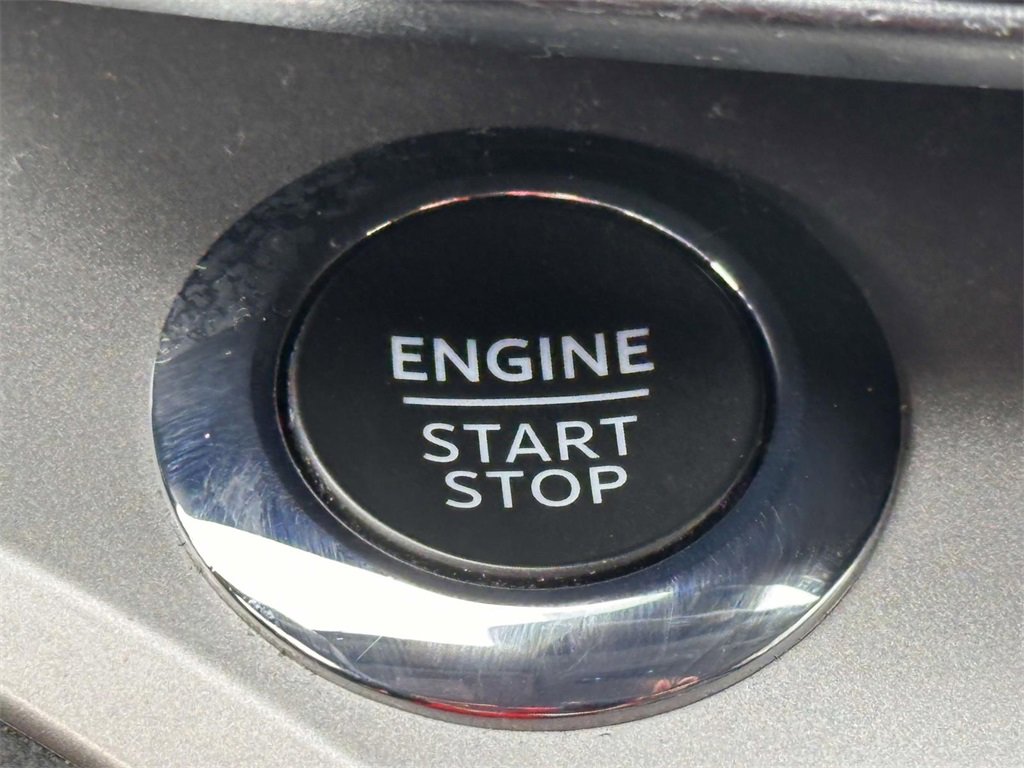 Used 2022 Ford Explorer XLT w/ Equipment Group 202A image 25