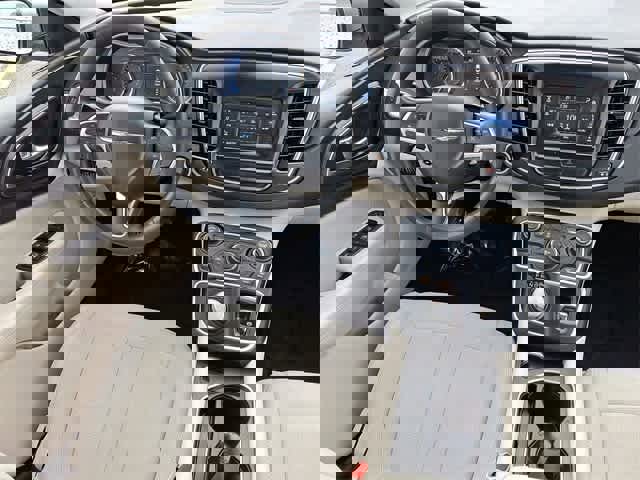 Used 2016 Chrysler 200 Limited image 10