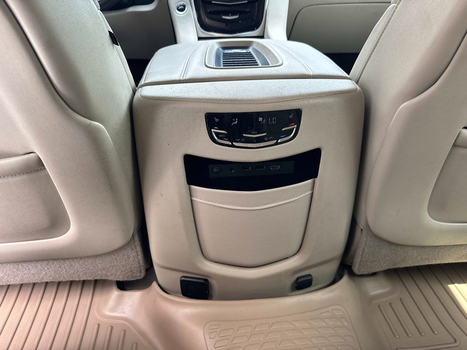 Used 2018 Cadillac Escalade Premium Luxury w/ LPO, Radiant Package RWD image 18
