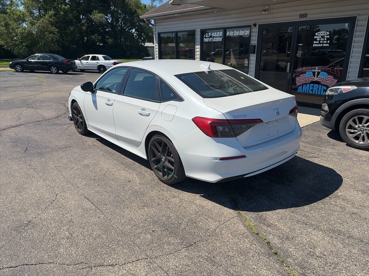 Used 2023 Honda Civic Sport image 2