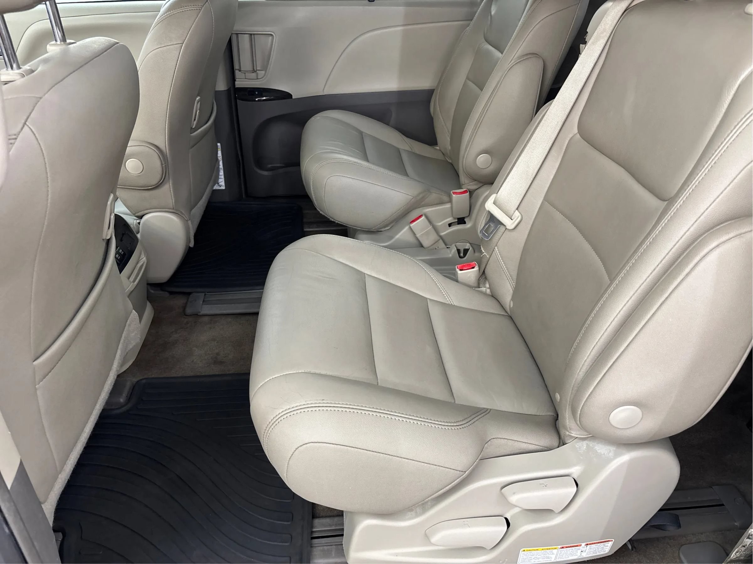 Used 2019 Toyota Sienna XLE FWD image 14