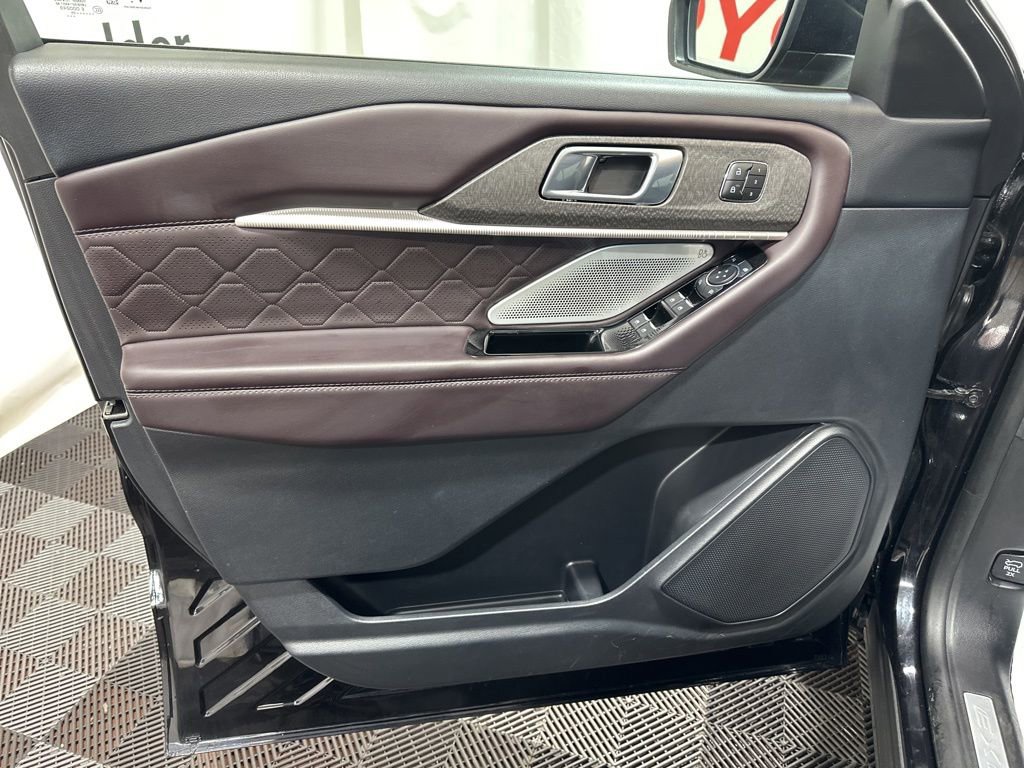 Used 2025 Ford Explorer Platinum w/ LUX Leather Package AWD/4WD image 22