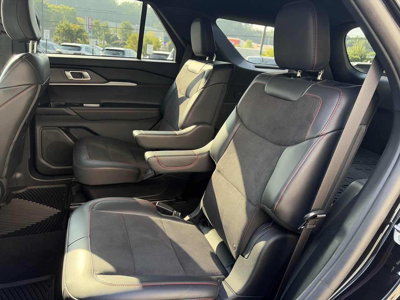 Used 2025 Ford Explorer ST AWD/4WD image 29