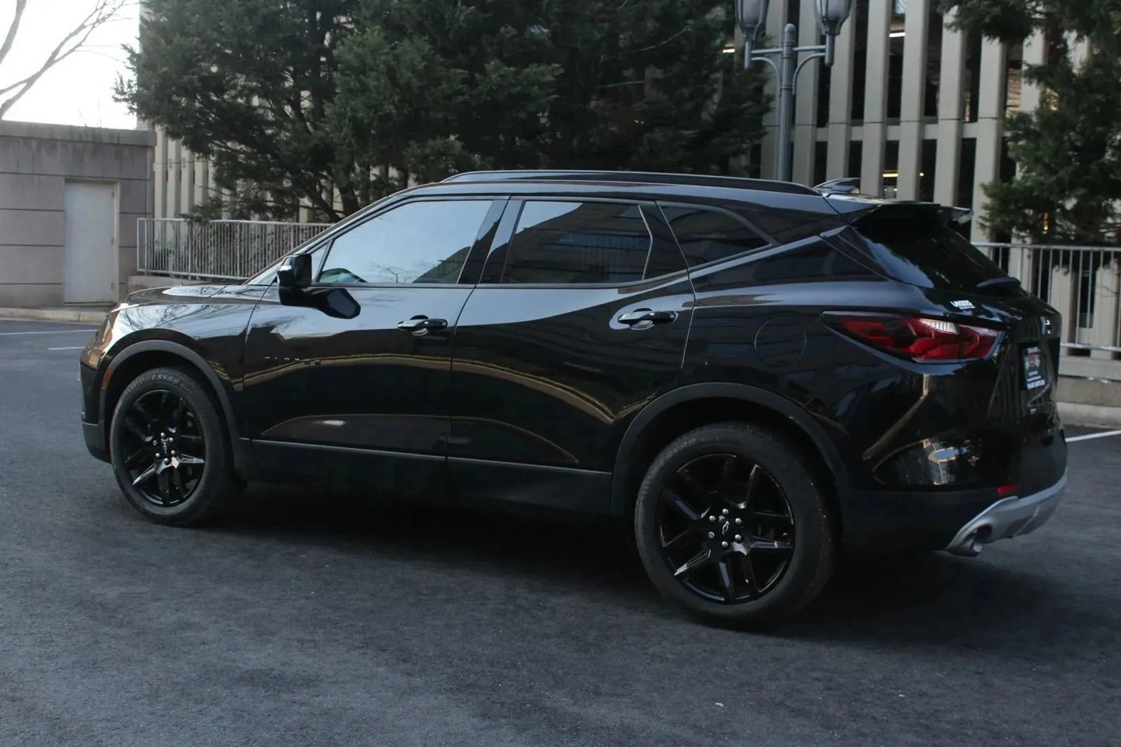 Used 2019 Chevrolet Blazer LT w/ Sound & Technology Package FWD image 9
