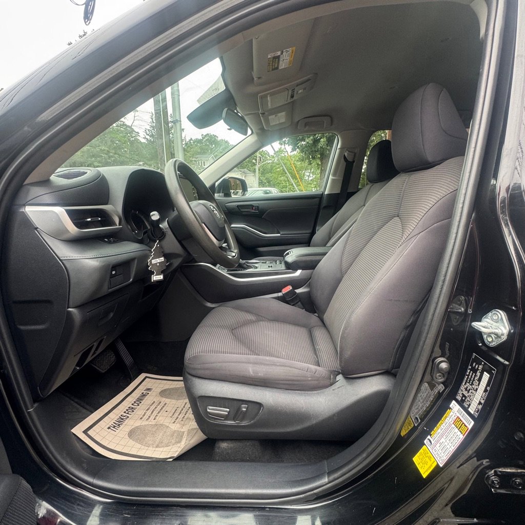Used 2022 Toyota Highlander L image 21