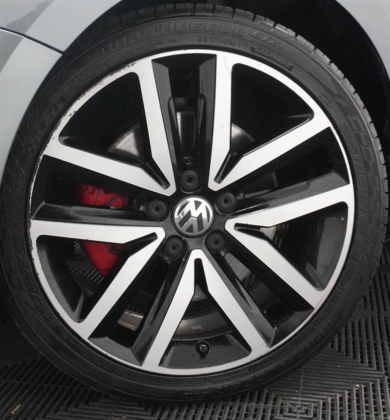 Used 2012 Volkswagen Jetta GLI FWD image 3