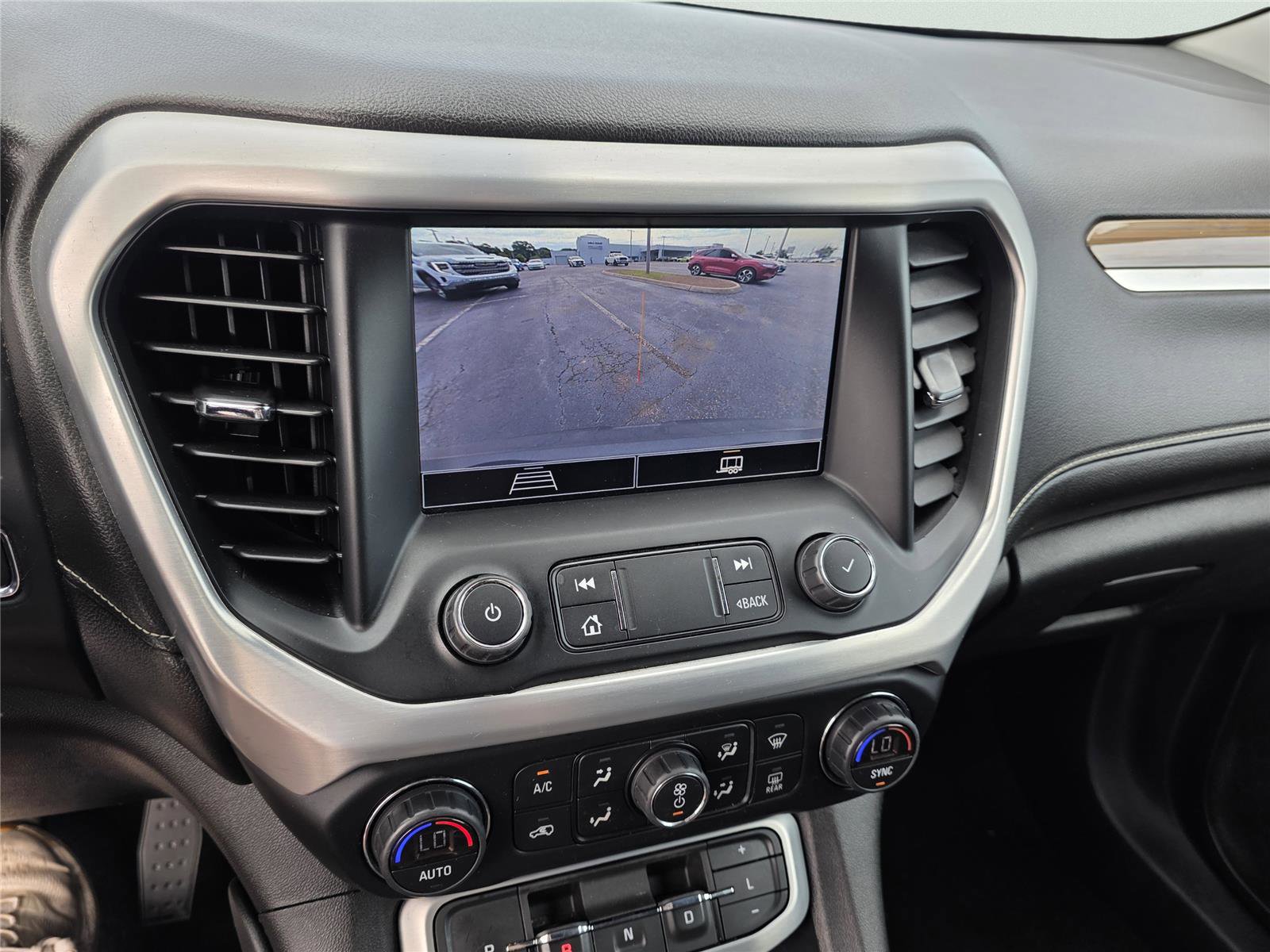 Used 2021 GMC Acadia SLE w/ Driver Convenience Package image 16