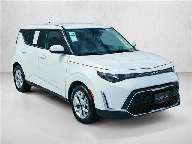 Used 2024 Kia Soul LX w/ Option Group 015 FWD image 3