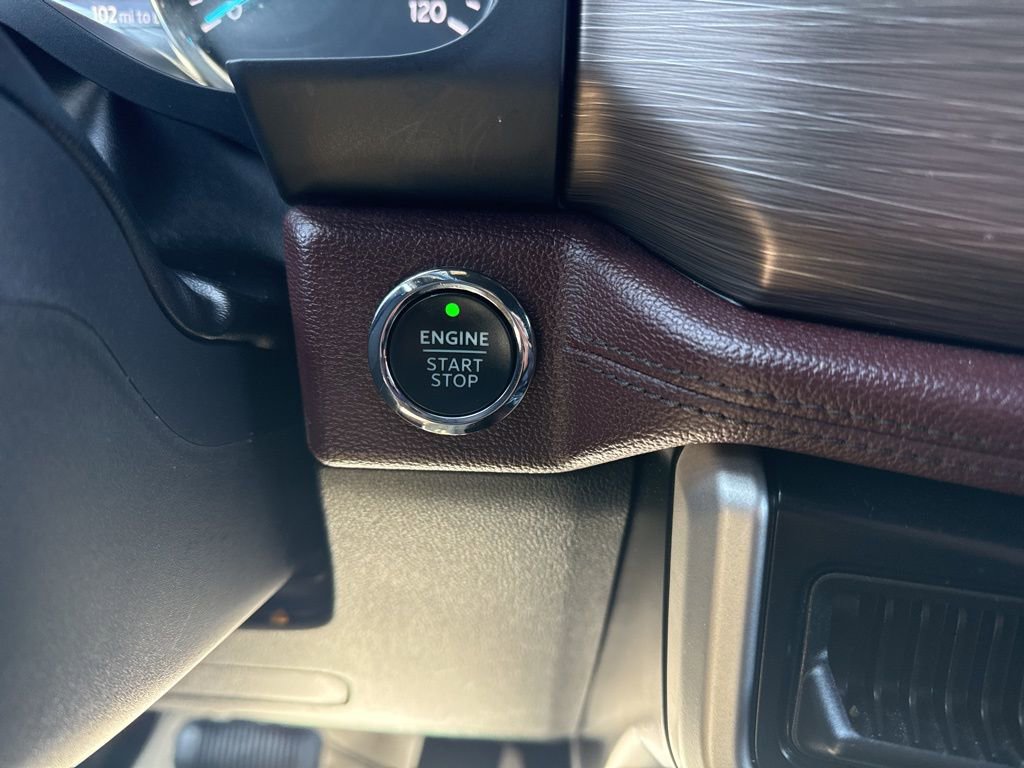 Used 2024 Ford Expedition Limited image 19