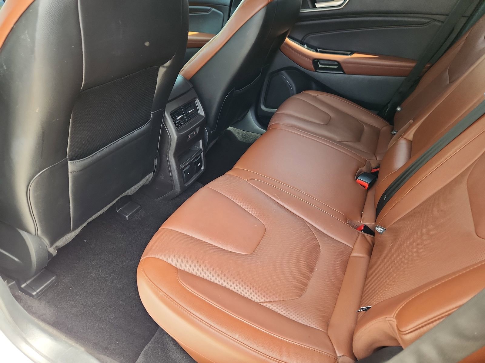 Used 2017 Ford Edge Titanium w/ Equipment Group 302A FWD image 11