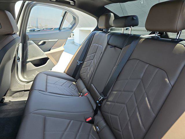 Used 2024 BMW 540i xDrive w/ Convenience Package image 14