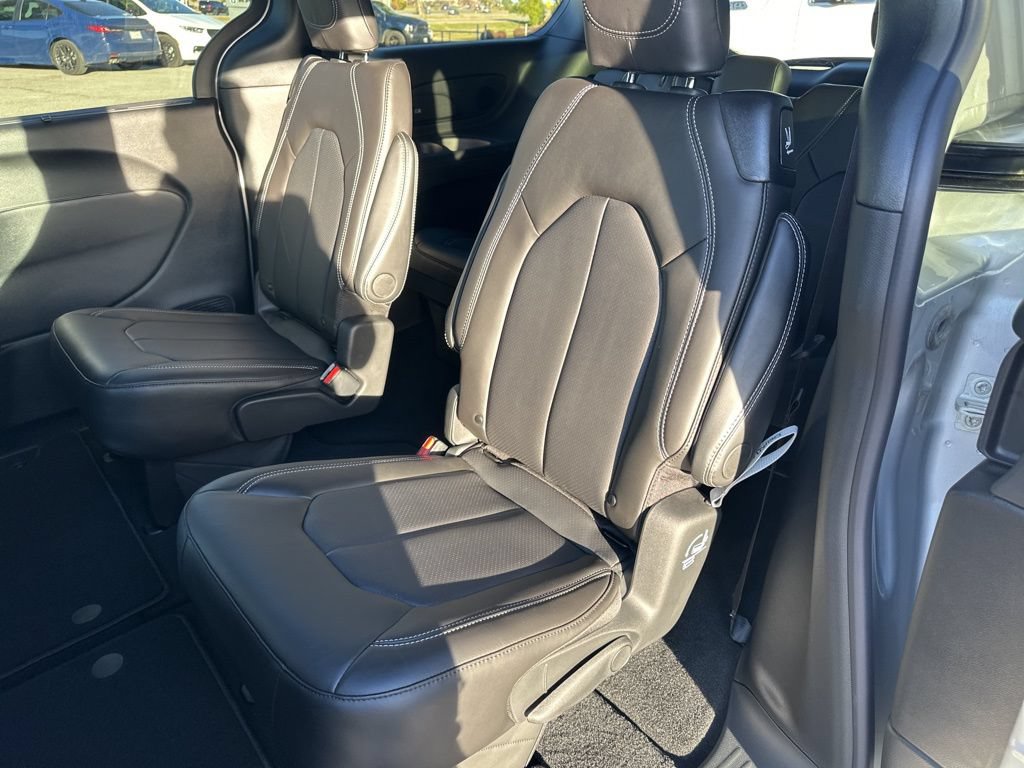 New 2026 Chrysler Pacifica Select FWD image 45