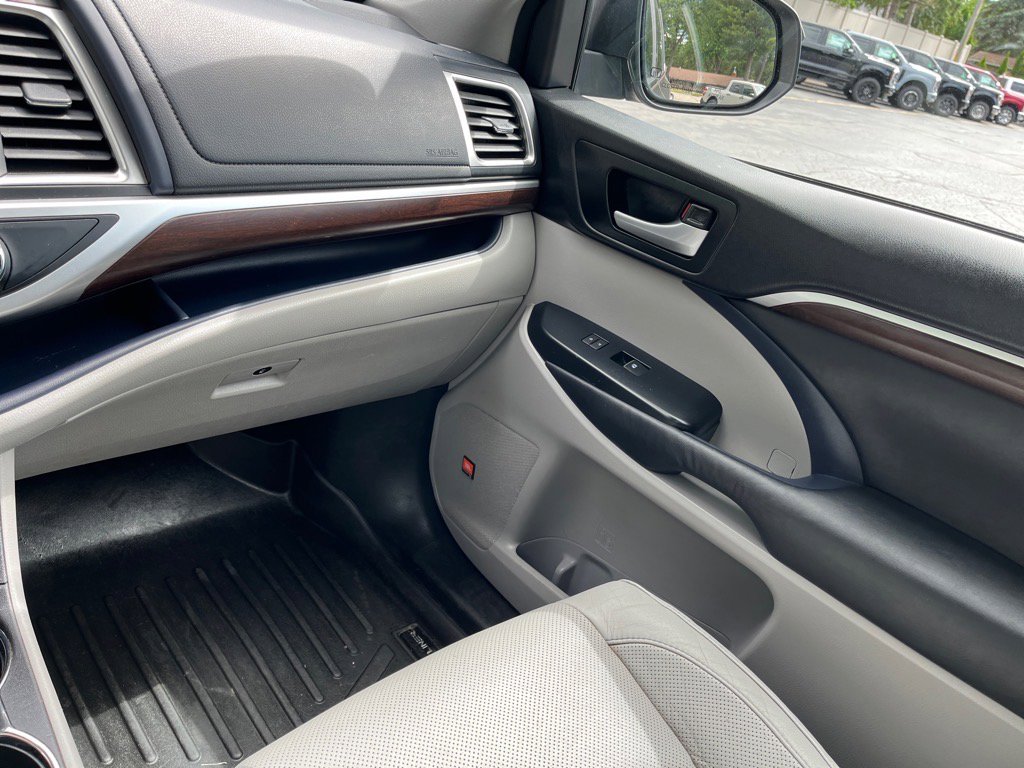 Used 2015 Toyota Highlander Limited image 20