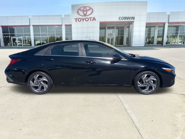 Used 2025 Hyundai Elantra Limited FWD image 6