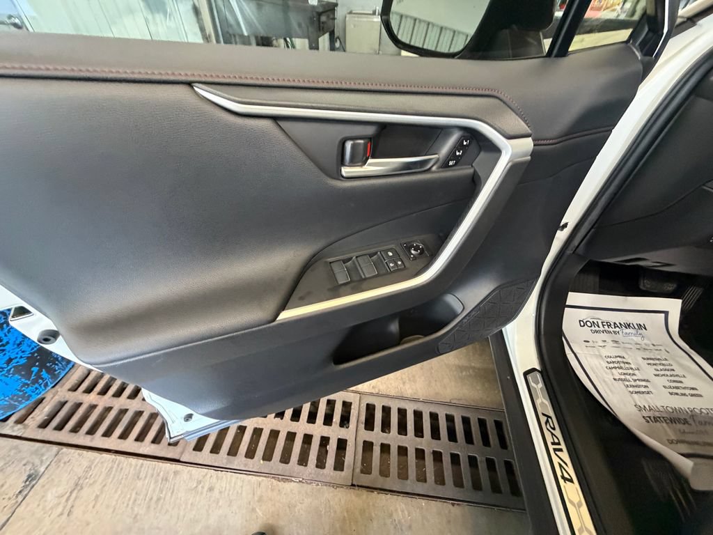 Used 2021 Toyota RAV4 XSE w/ Premium Package AWD/4WD image 10