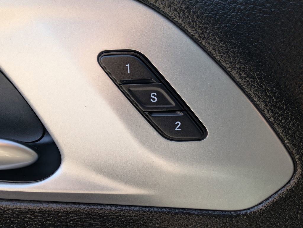 Used 2020 Chrysler Pacifica Limited w/ Advanced Safetytec Group FWD image 18