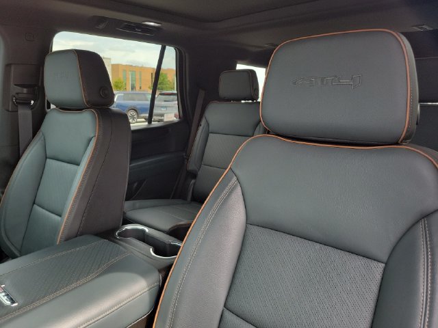Used 2025 GMC Yukon AT4 w/ AT4 Premium Package AWD/4WD image 21