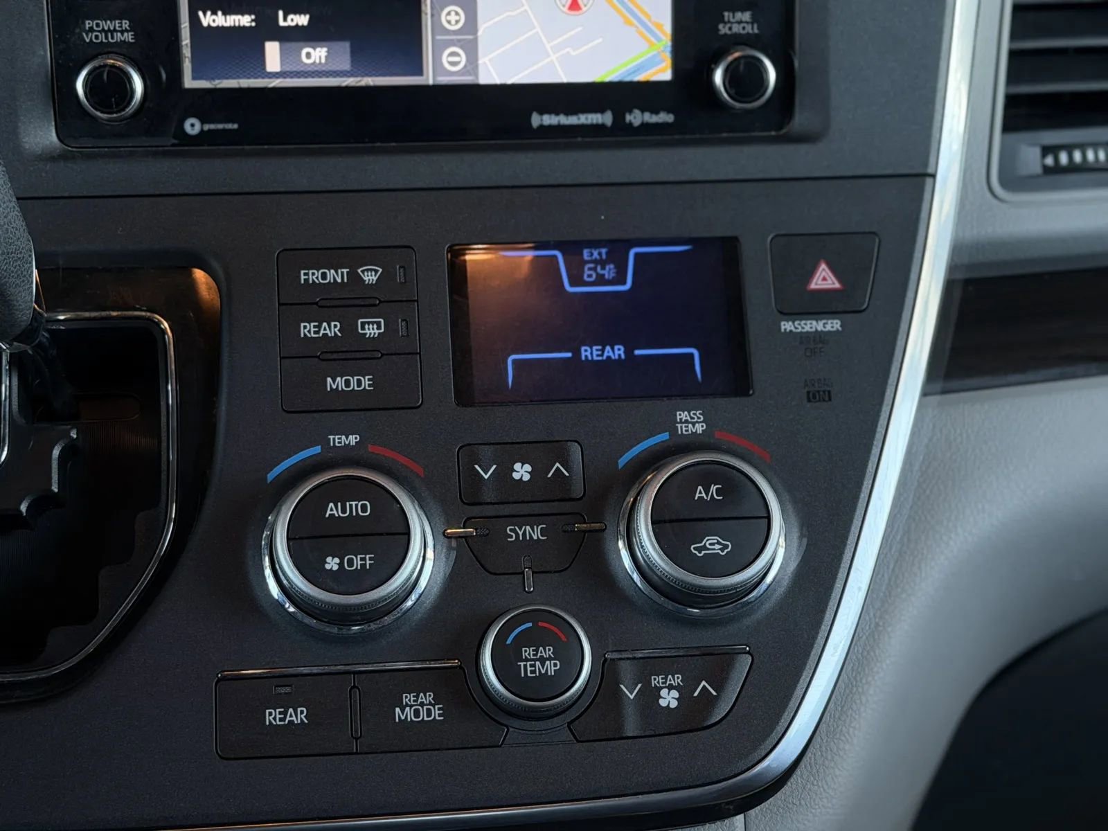 Used 2019 Toyota Sienna XLE w/ XLE Navigation Package FWD image 41