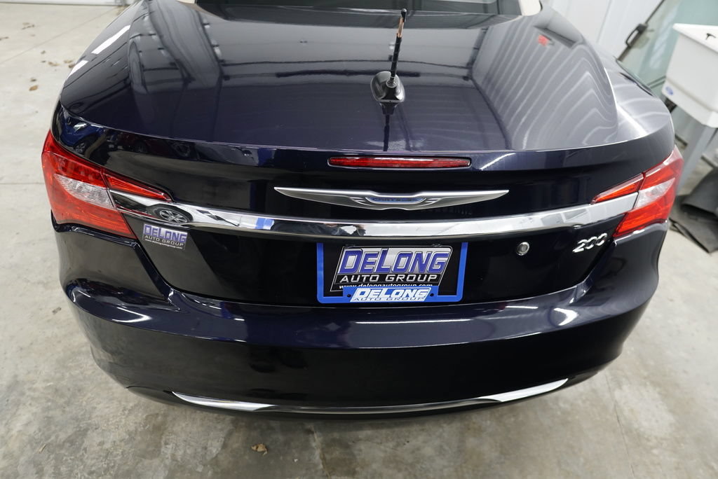 Used 2012 Chrysler 200 Limited FWD image 12