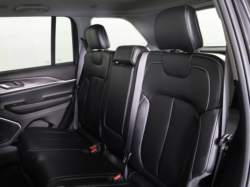 Used 2023 Jeep Grand Cherokee Limited AWD/4WD image 30
