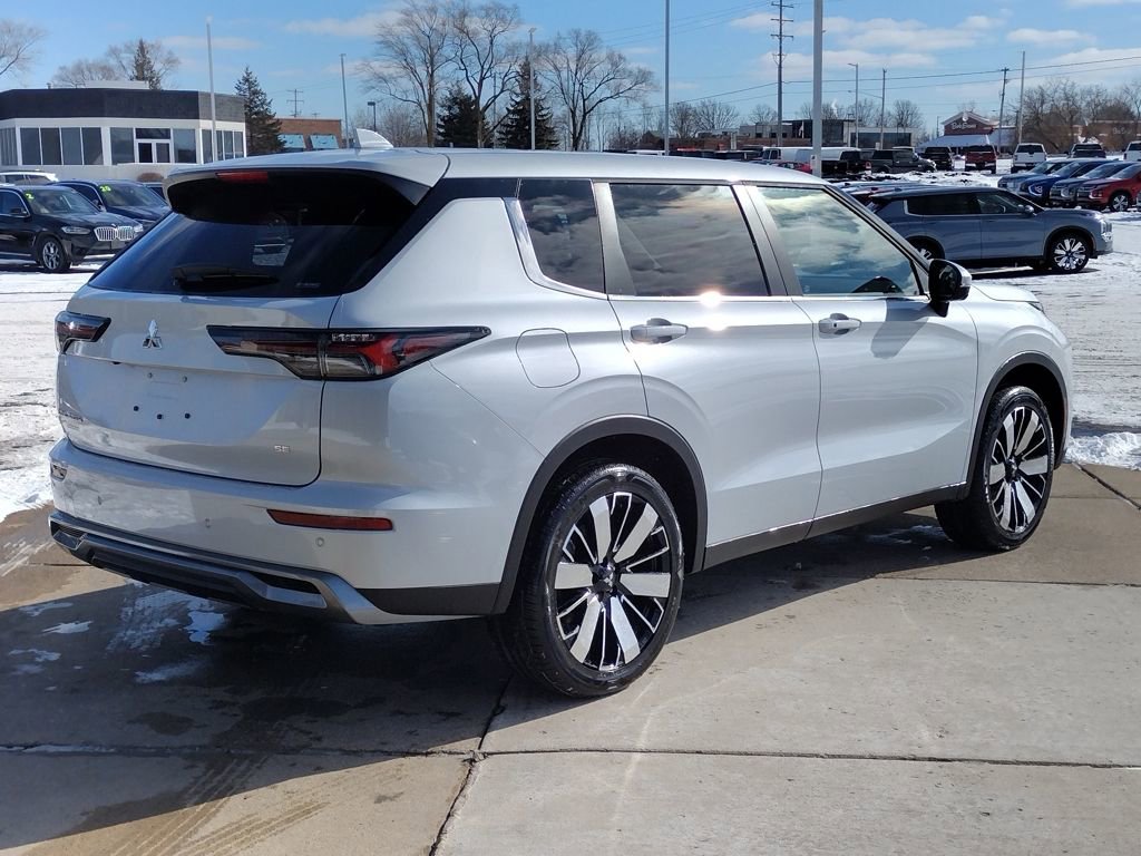 New 2026 Mitsubishi Outlander SE image 15