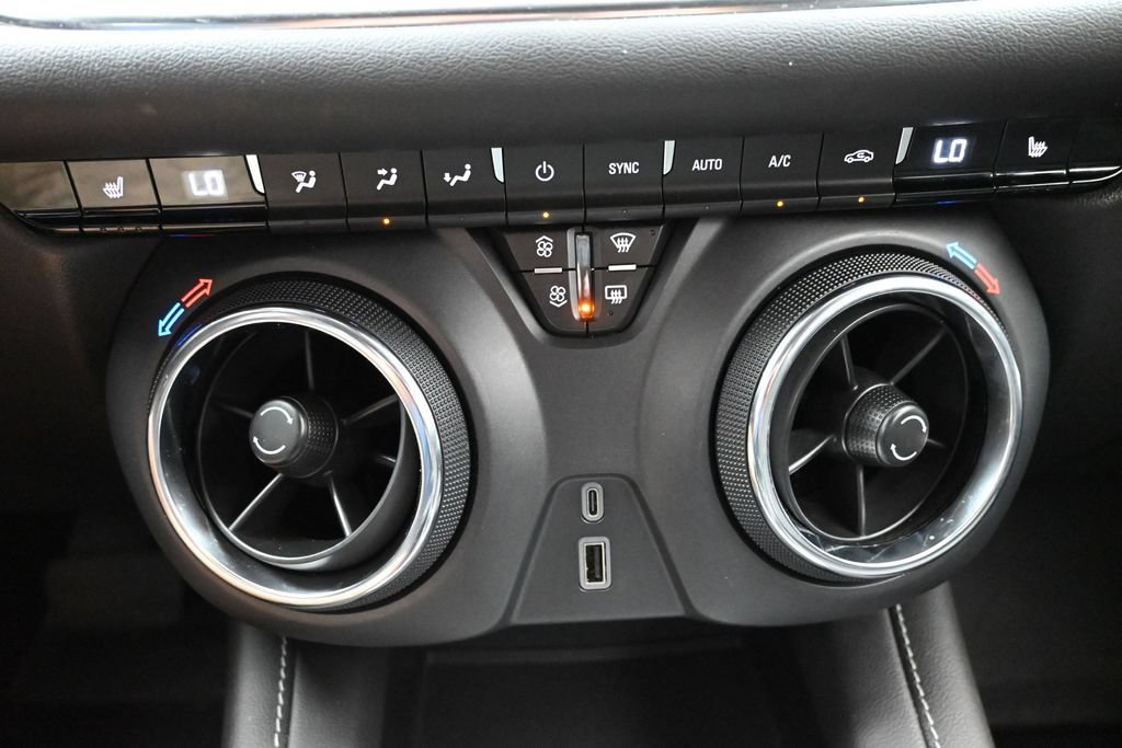 Used 2024 Chevrolet Blazer LT w/ Midnight/Sport Edition FWD image 8