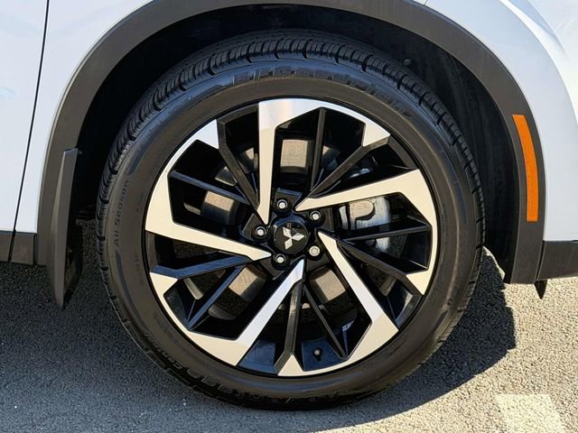 Used 2023 Mitsubishi Outlander SE image 7