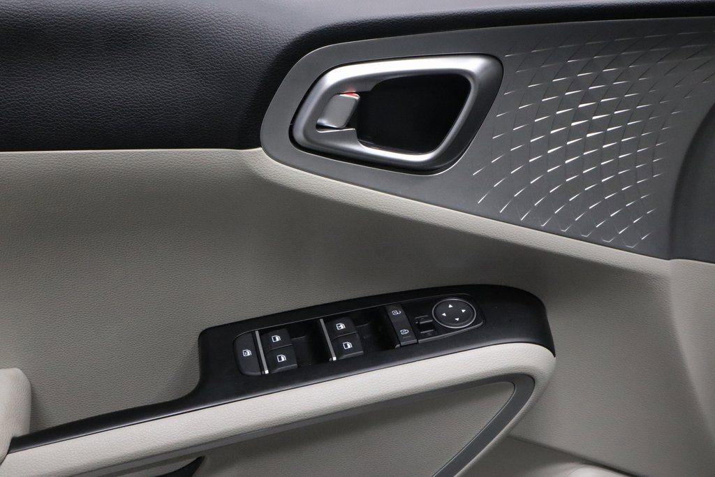 Used 2025 Kia Soul LX image 21