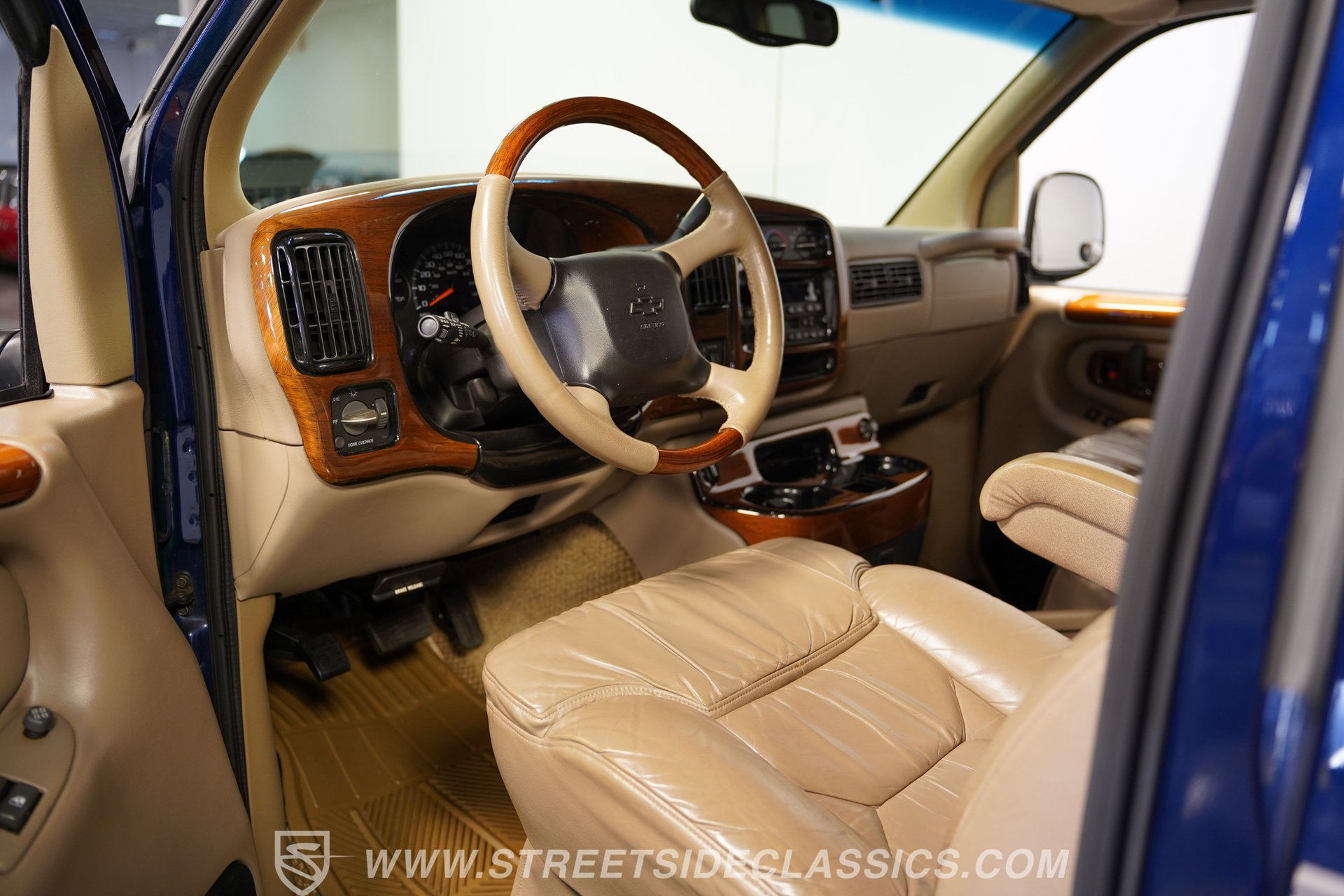 Used 2001 Chevrolet Express 1500 w/ Preferred Equipment Group 3 image 4