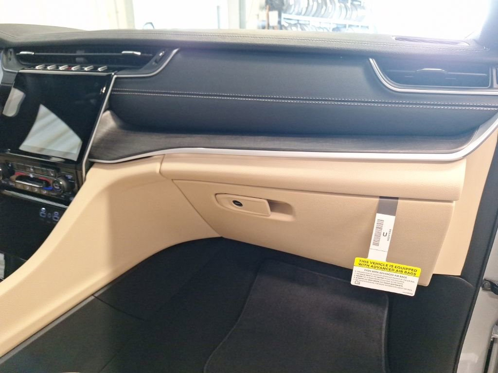 New 2025 Jeep Grand Cherokee Limited w/ Black Appearance Package image 21