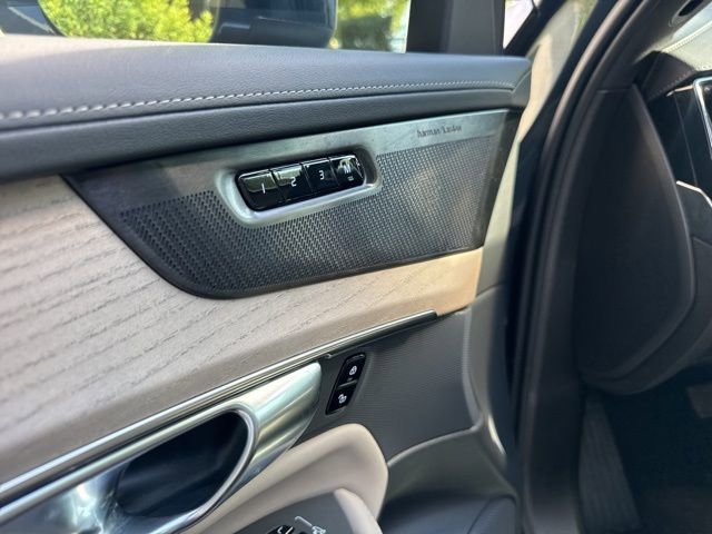 New 2026 Volvo XC90 B6 Plus w/ Protection Package image 14