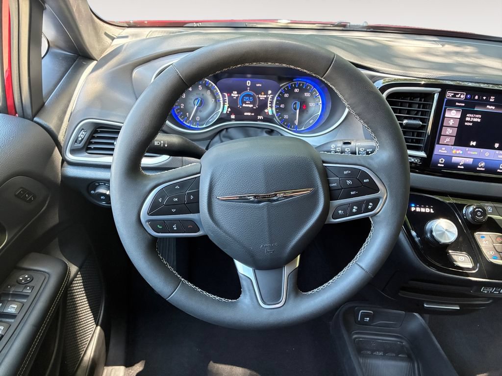 Used 2025 Chrysler Pacifica Select FWD image 12