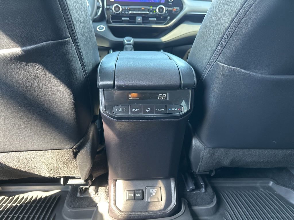 Certified 2025 Toyota Highlander Limited AWD/4WD image 34