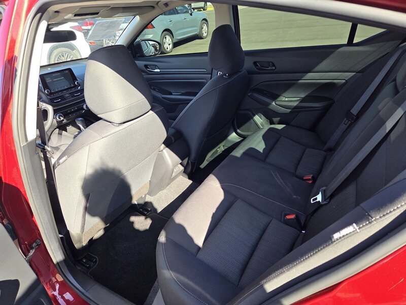 Used 2024 Nissan Altima 2.5 SV image 11