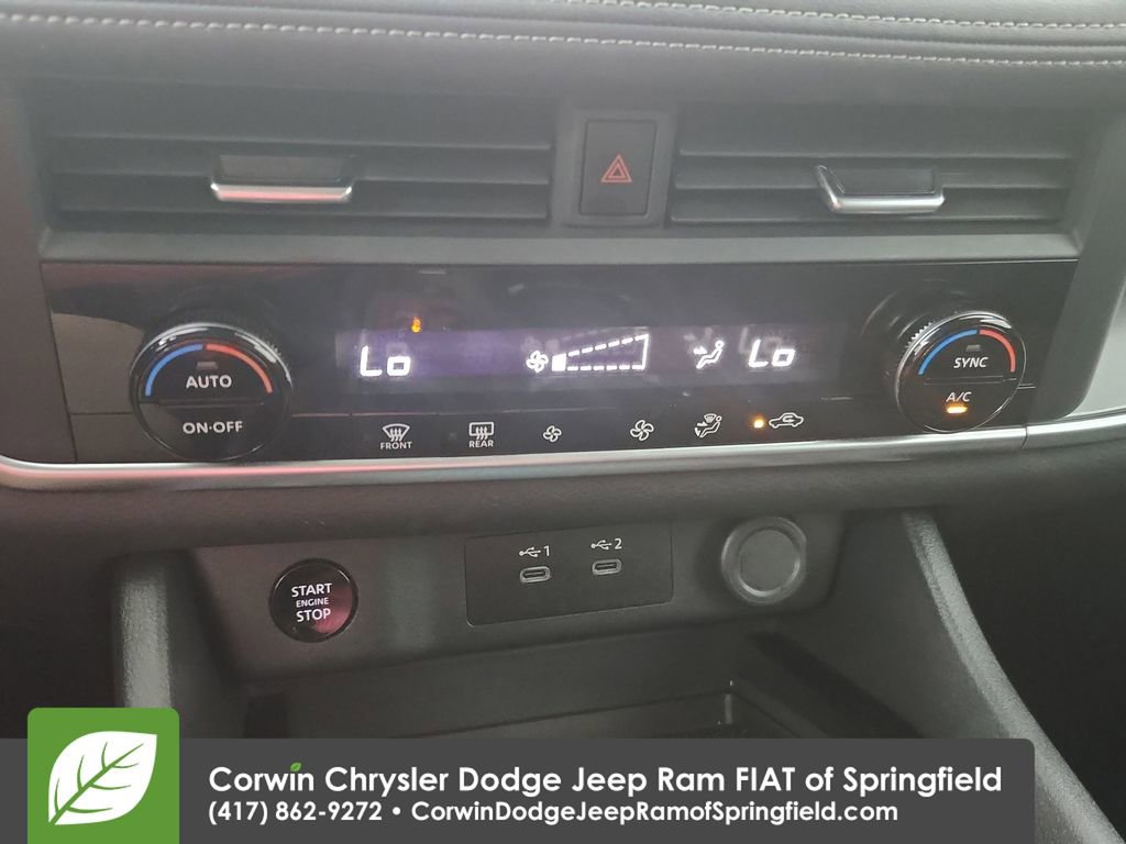 Used 2025 Nissan Rogue SV FWD image 25