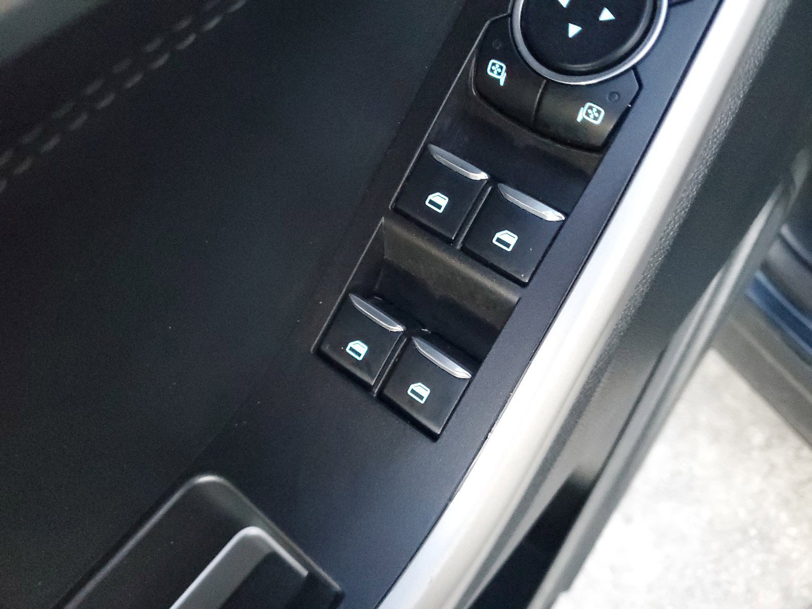 Used 2023 Ford Explorer XLT w/ Equipment Group 202A image 16